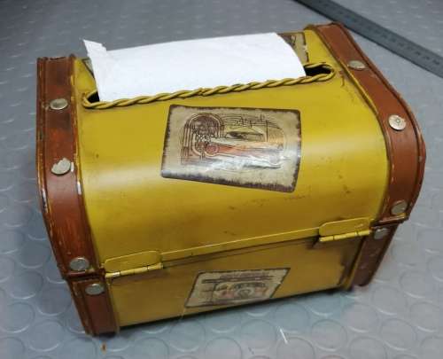 Adorable!! metal tissue box