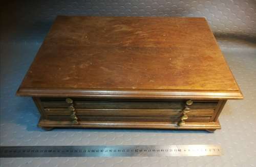 Breathtaking!!! Solid wood coin collectors diplay case (coins not included)