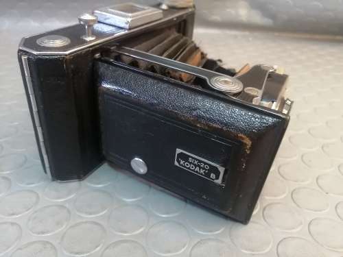 Vintage  Folding Kodak B Six 20 camera  (Made in Great Britain)