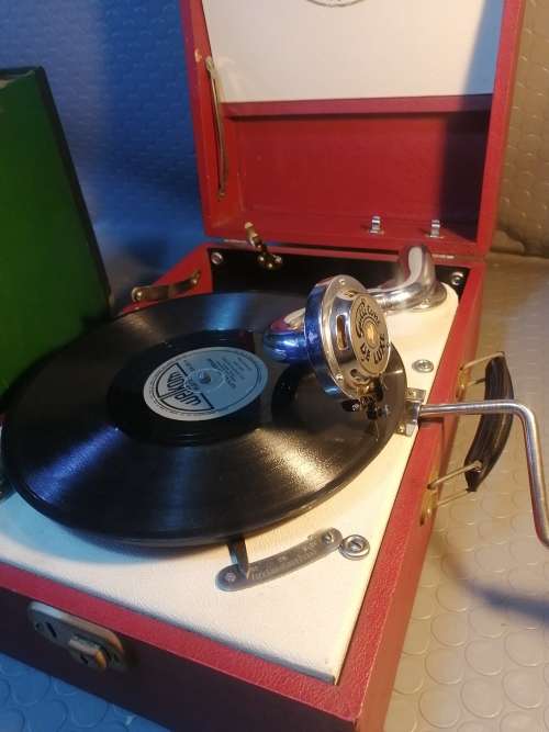 Awe inspiring!! Stunning Antique Gallotone Wonder Gramophone and Record Bundle