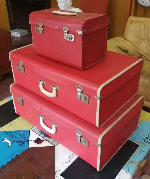 Beautiful set of vintage suitcases