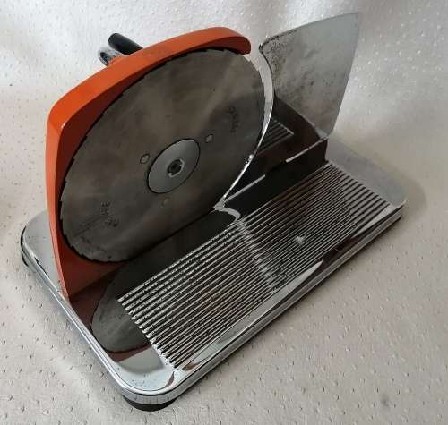 Beautiful vintage Pineware Meat/bread slicer