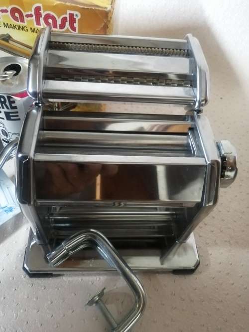 Past-a-Fast pasta machine made in Italy (complete never used)