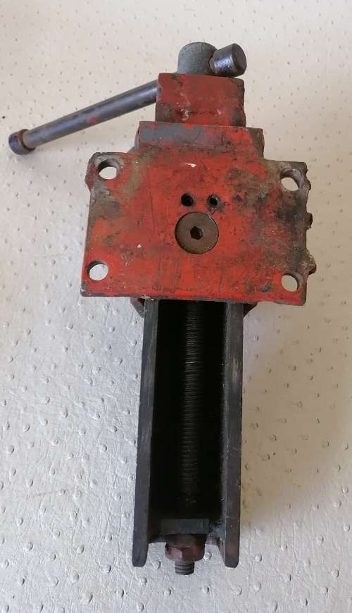 Heavy Vintage Bench Vise (Working Condition)
