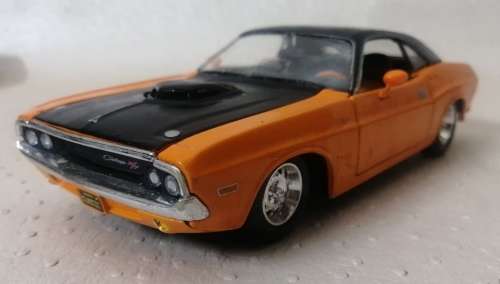 Maisto 1970 Dodge Challenger R/T Diecast 1/24