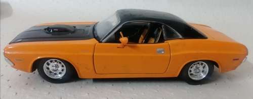 Maisto 1970 Dodge Challenger R/T Diecast 1/24