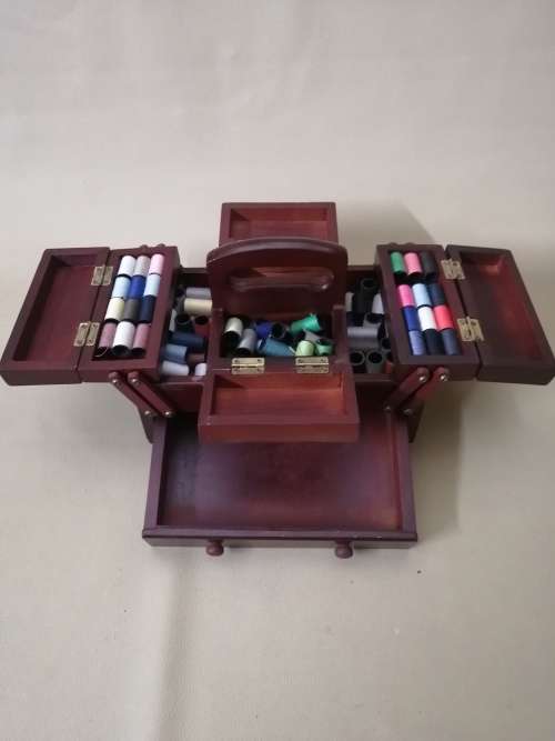 Singer Wooden Accordion Style Sewing Chest - Full of yarn
