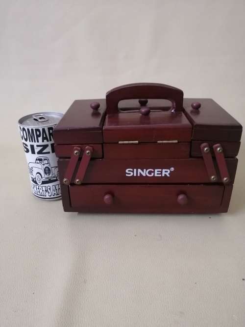 Singer Wooden Accordion Style Sewing Chest - Full of yarn