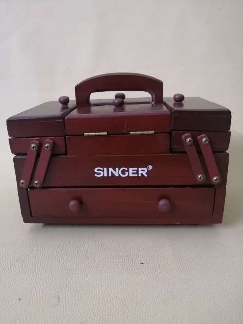 Singer Wooden Accordion Style Sewing Chest - Full of yarn