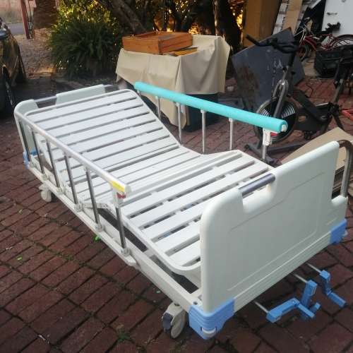 High End Large 3 Lever Manual Hospital Bed (Still New)