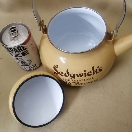 ENAMEL SEDGWICKS THE ORIGINAL OLD BROWN SHERRY CREAM TEAPOT (Like New)