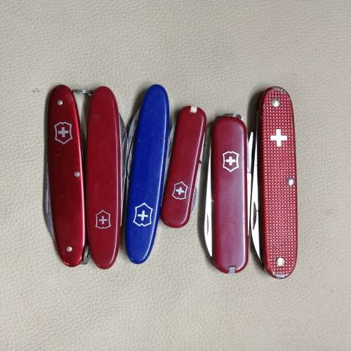 HUGE COLLECTION OF VICTORINOX SWISS ARMY KNIVES