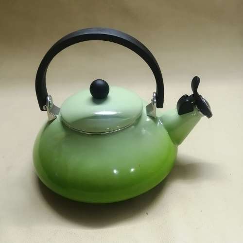 Original 1,6 Liter Enamel Le Creuset Whistle Kettle