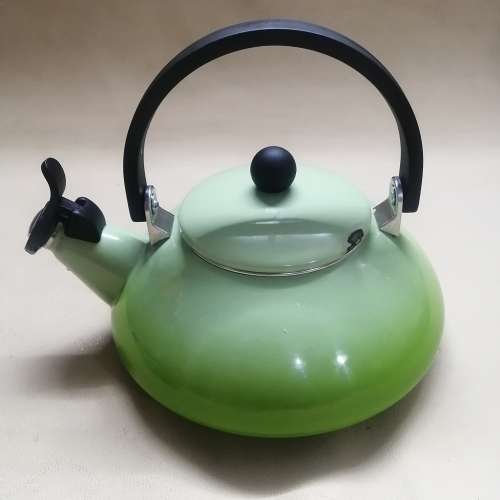 Original 1,6 Liter Enamel Le Creuset Whistle Kettle
