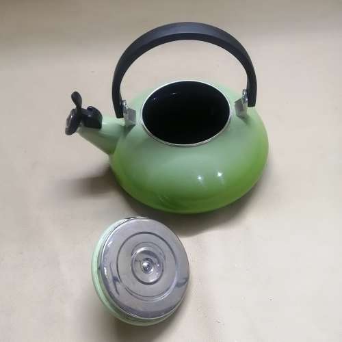 Original 1,6 Liter Enamel Le Creuset Whistle Kettle