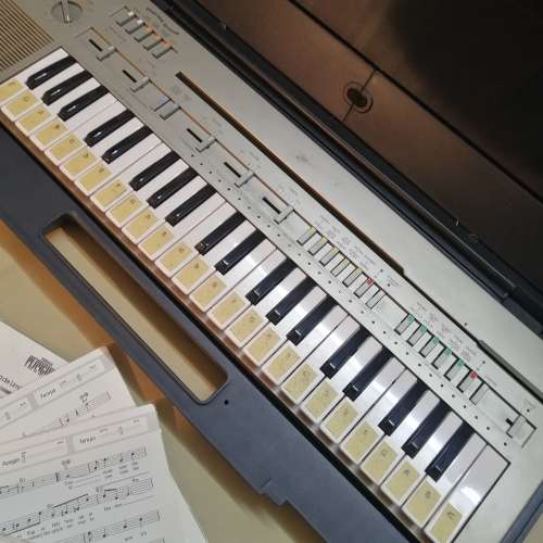 YAMAHA PORTASOUND PC 100 COMPLETE WITH PLAY CARDS AND CASE