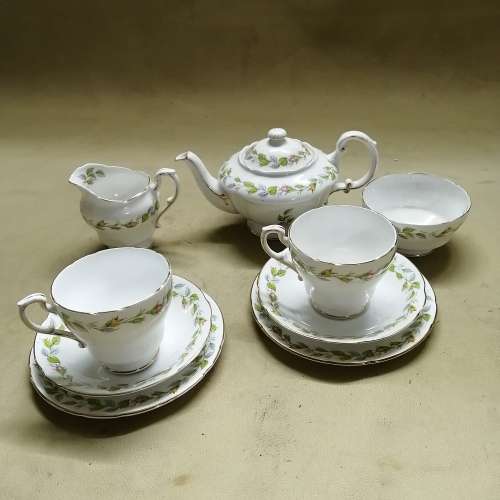 ORIGINAL PARAGON ROSEBUD GARLAND BONE CHINA TEA SET NO CRACKS OR CHIPS