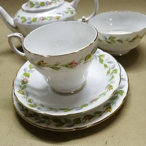 ORIGINAL PARAGON ROSEBUD GARLAND BONE CHINA TEA SET NO CRACKS OR CHIPS