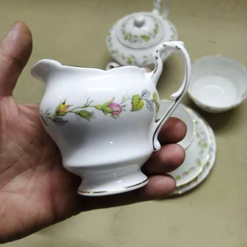 ORIGINAL PARAGON ROSEBUD GARLAND BONE CHINA TEA SET NO CRACKS OR CHIPS
