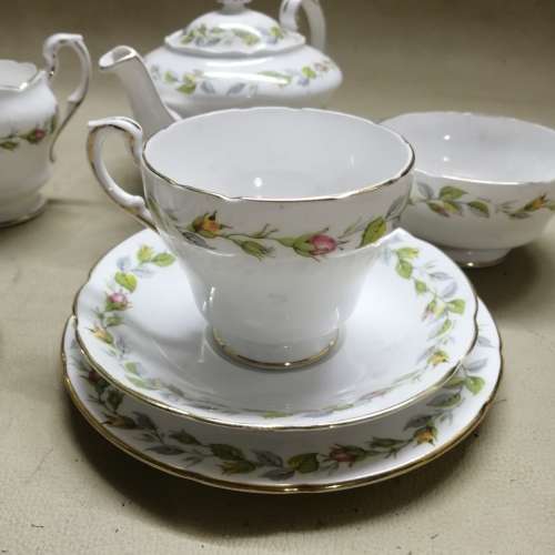 ORIGINAL PARAGON ROSEBUD GARLAND BONE CHINA TEA SET NO CRACKS OR CHIPS