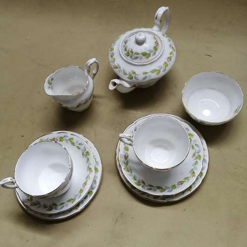 ORIGINAL PARAGON ROSEBUD GARLAND BONE CHINA TEA SET NO CRACKS OR CHIPS