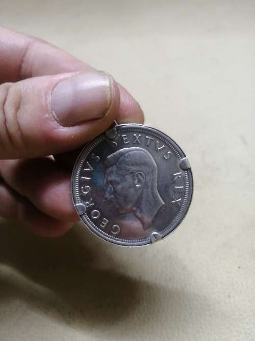 925 STERLING SILVER PENDANT WITH A 1952 FIVE SHILLING GEORGE VI COIN MOUNTED