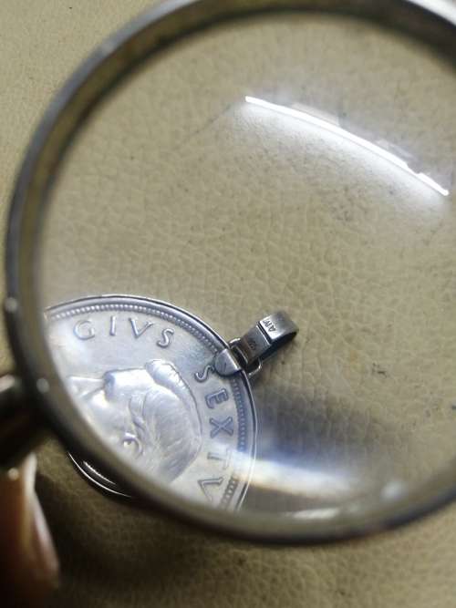 925 STERLING SILVER PENDANT WITH A 1952 FIVE SHILLING GEORGE VI COIN MOUNTED