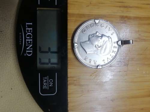925 STERLING SILVER PENDANT WITH A 1952 FIVE SHILLING GEORGE VI COIN MOUNTED