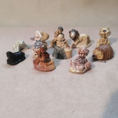 GROUP OF VINTAGE WADE WHIMSIES - 1 OF 5