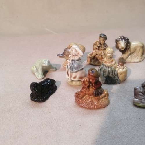 GROUP OF VINTAGE WADE WHIMSIES - 1 OF 5