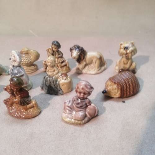 GROUP OF VINTAGE WADE WHIMSIES - 1 OF 5