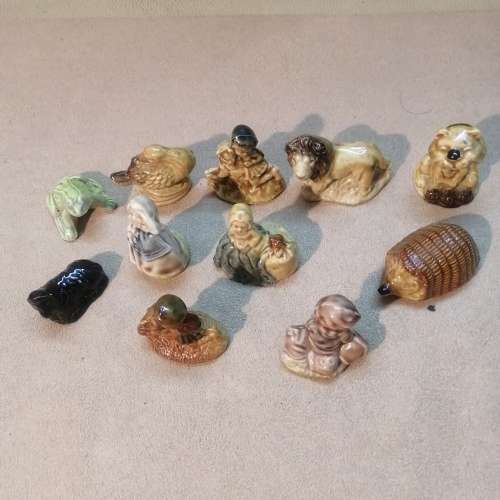 GROUP OF VINTAGE WADE WHIMSIES - 1 OF 5