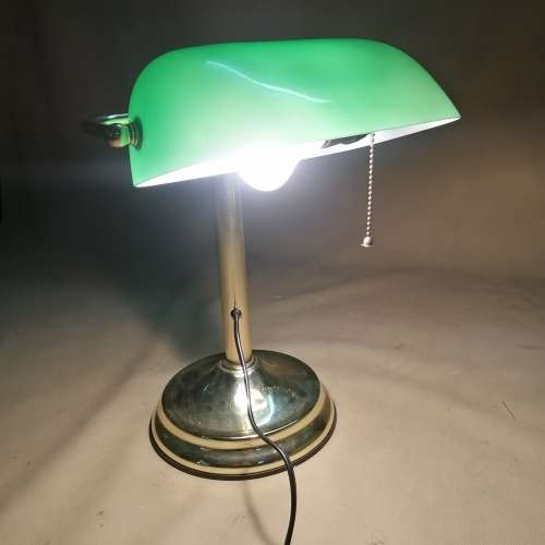 AWESOME ORIGINAL VINTAGE BANKERS LAMP WITH RIPCORD SWITCH