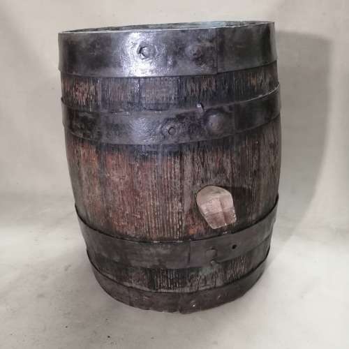 STUNNING WINE BARREL 430MM HIGH (PERFECT TO USE AS SIDE TABLE)