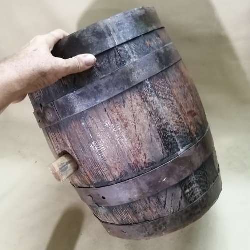 STUNNING WINE BARREL 430MM HIGH (PERFECT TO USE AS SIDE TABLE)