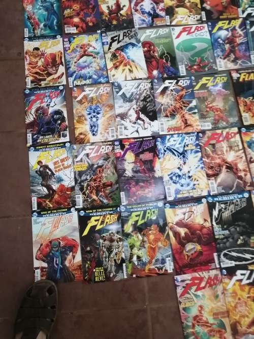 ABSOLUTELY MASSIVE THE FLASH COMIC BOOK COLLECTION - 101 BOOKS