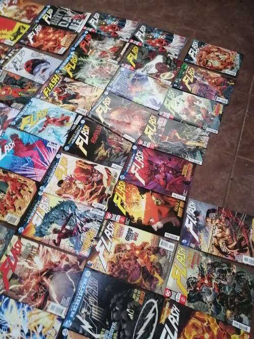 ABSOLUTELY MASSIVE THE FLASH COMIC BOOK COLLECTION - 101 BOOKS