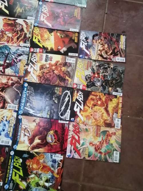 ABSOLUTELY MASSIVE THE FLASH COMIC BOOK COLLECTION - 101 BOOKS
