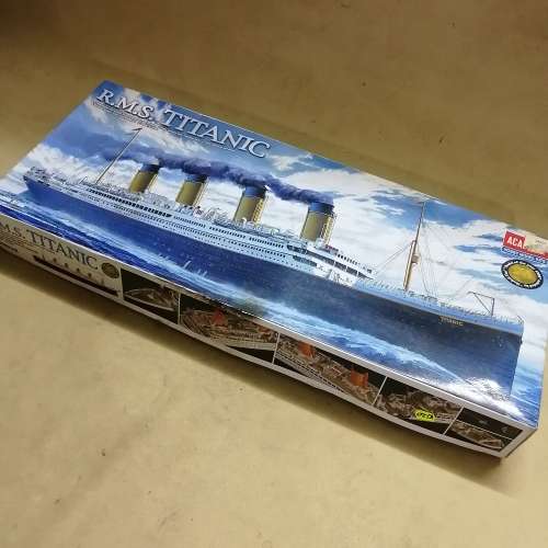 HUGE TITANIC 670MM UNOPENED MODEL FROM ACADEMY MODELS