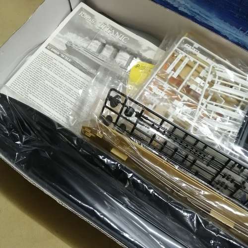 HUGE TITANIC 670MM UNOPENED MODEL FROM ACADEMY MODELS
