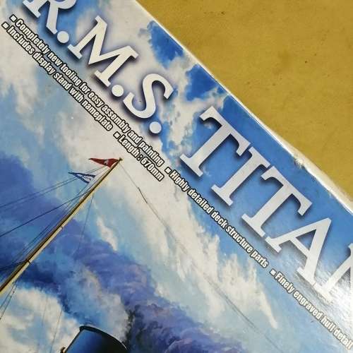 HUGE TITANIC 670MM UNOPENED MODEL FROM ACADEMY MODELS