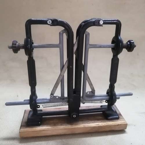 EXQUISITE WARTHOG V-SHARP KNIFE SHARPENER