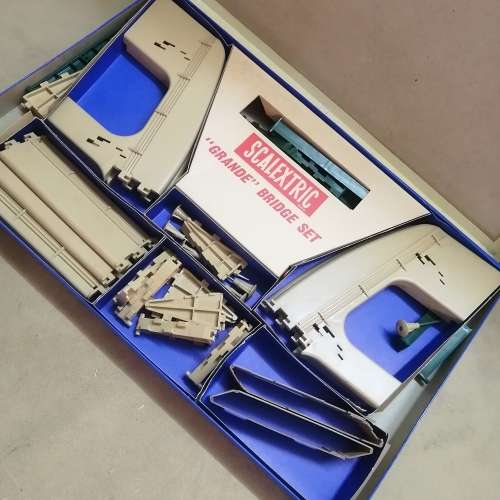 Vintage Scalextric - Expandable `Grande` Bridge (Triang product from the 1960`s)