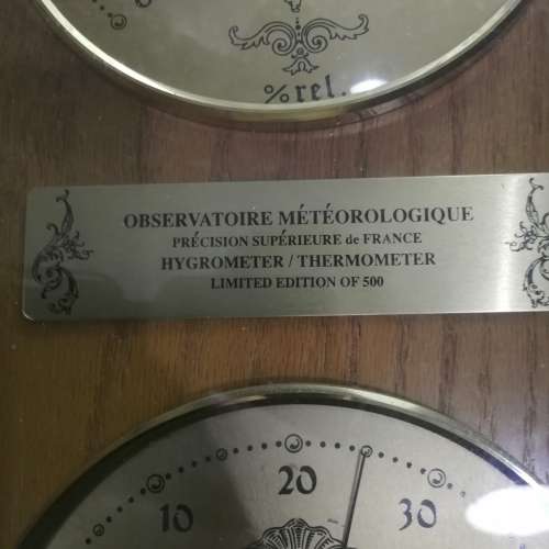 LIMITED EDITION (1 OF 500) VINTAGE HYGROMETER / THERMOMETER IN A BEAUTIFUL SOLID OAK CASE