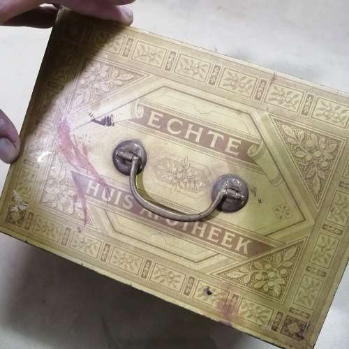 MAGNIFICENT ANTIQUE PETERSEN `ECHTE HUIS APOTEEK` TIN