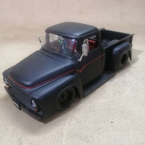 JADA TOYS NO 90485 - 1956 FORD F100 PICKUP - 1/25 DIE CAST