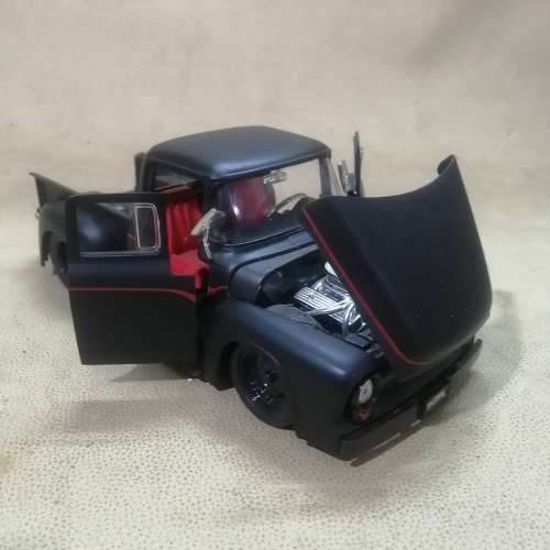 JADA TOYS NO 90485 - 1956 FORD F100 PICKUP - 1/25 DIE CAST