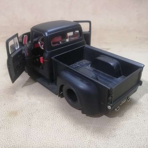 JADA TOYS NO 90485 - 1956 FORD F100 PICKUP - 1/25 DIE CAST