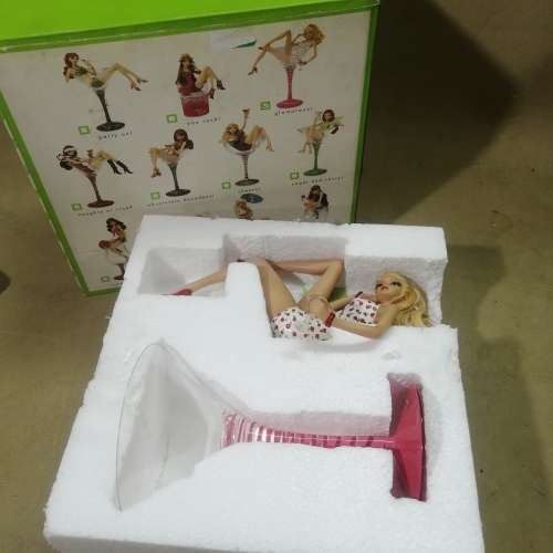 GLAMOROUS COCKTAIL GLASS WITH TALL COSMOPOLITAN GIRL BY HICCUP