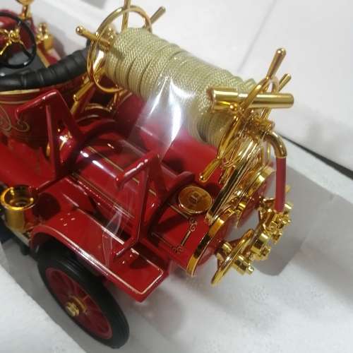 LUCKY DIE CAST 1914 FORD MODEL T SIGNATURE SERIES 1/18 FIRE ENGINE